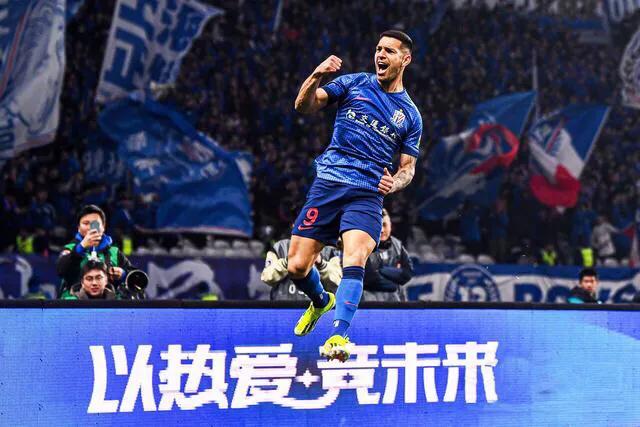 上海申花队4:1武汉三镇队，这四名新加盟的球员作用明显

1、路易斯
门前的跑位