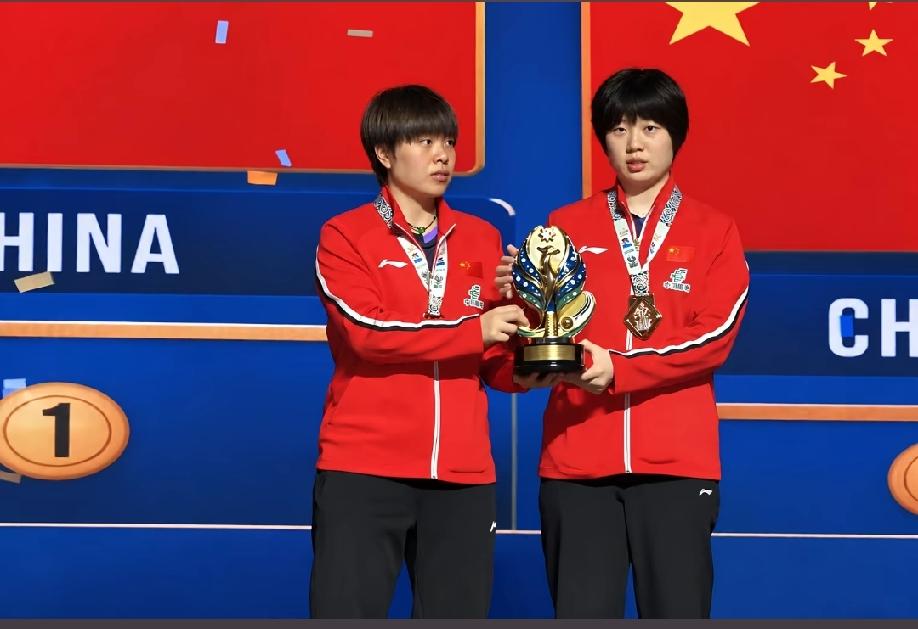 国乒最幸运的人，
估计就是蒯曼了，
之前和王曼昱搭档，现在有和王艺迪搭档，俩人都