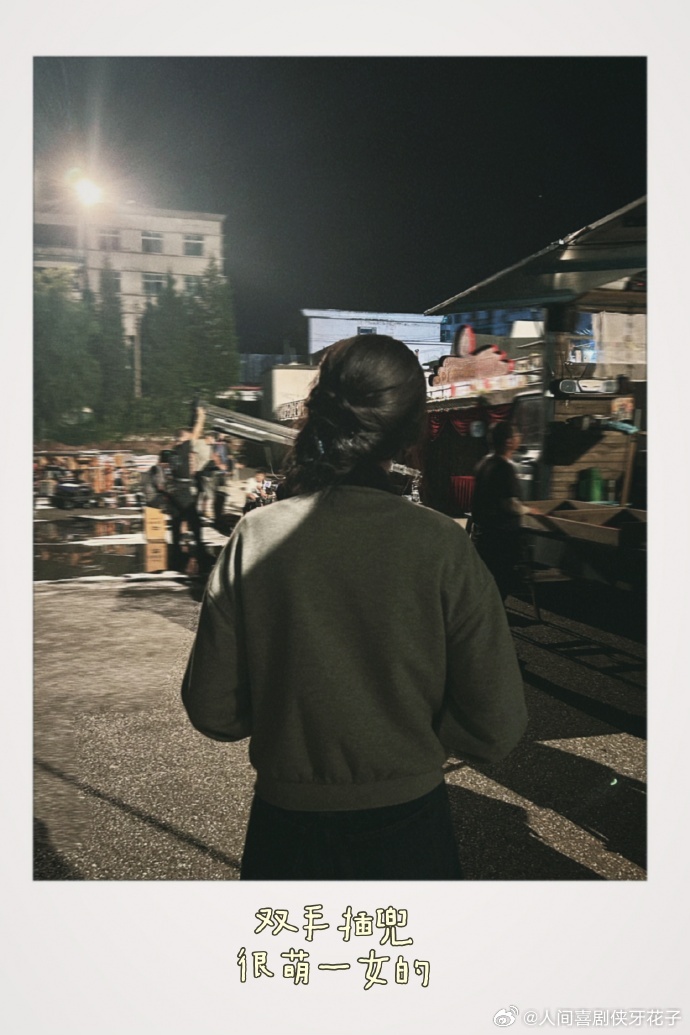 关晓彤岁月有情时拍立得关晓彤可怜弱小又无助看关晓彤《岁月有情时》的拍立得，记录着