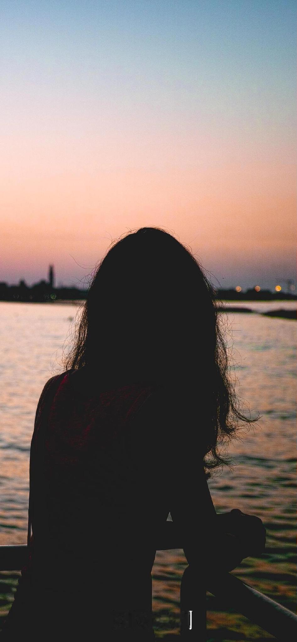 爱美之心人皆有之，但男人可能比女人 骨子里更爱美。
男人大多不会嫌弃一个穿着破破