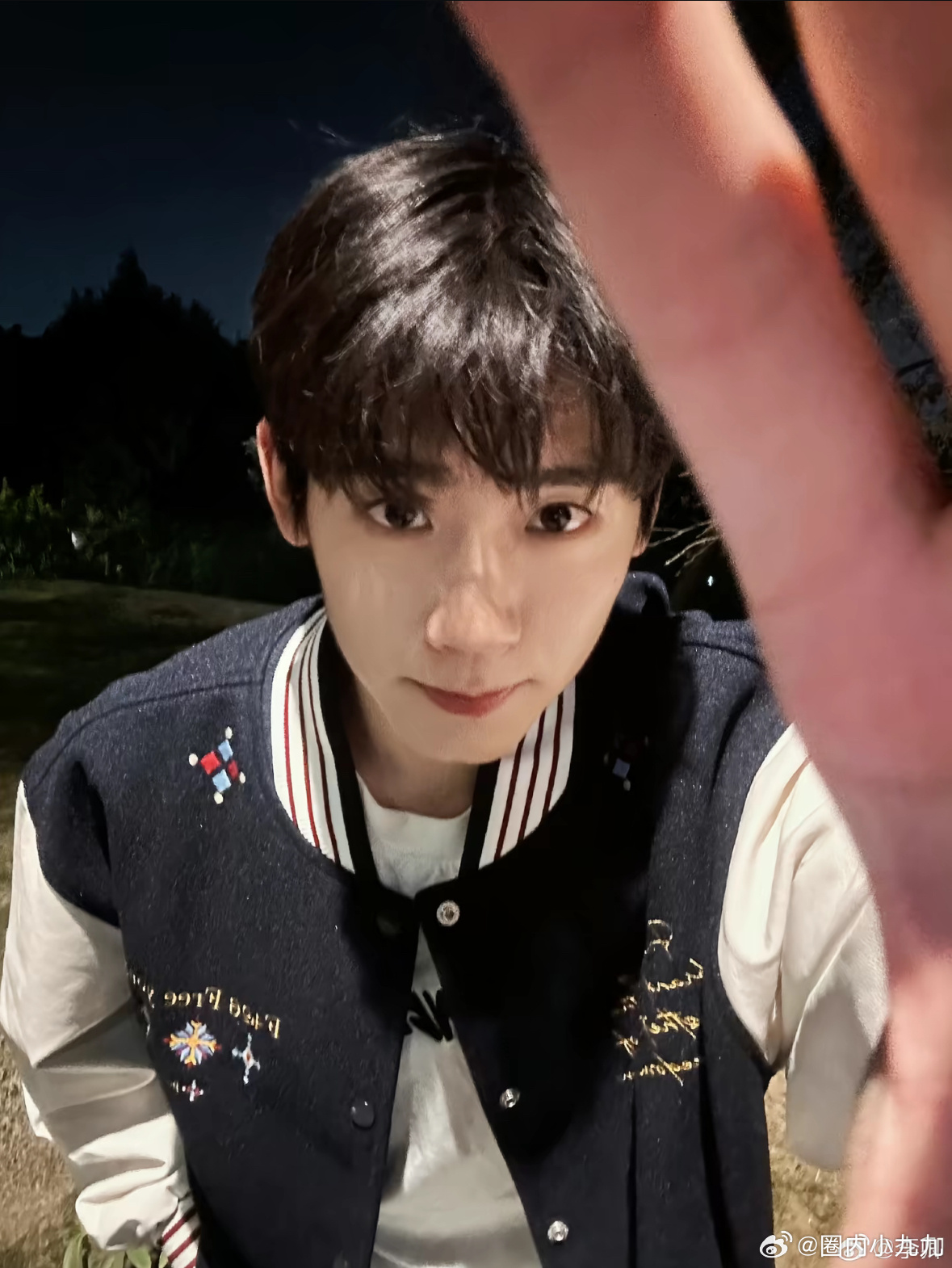 李卿 上桌去韩国的机票我退了。因为我已经遇到我的欧巴了～这简直是我们土象天菜！温