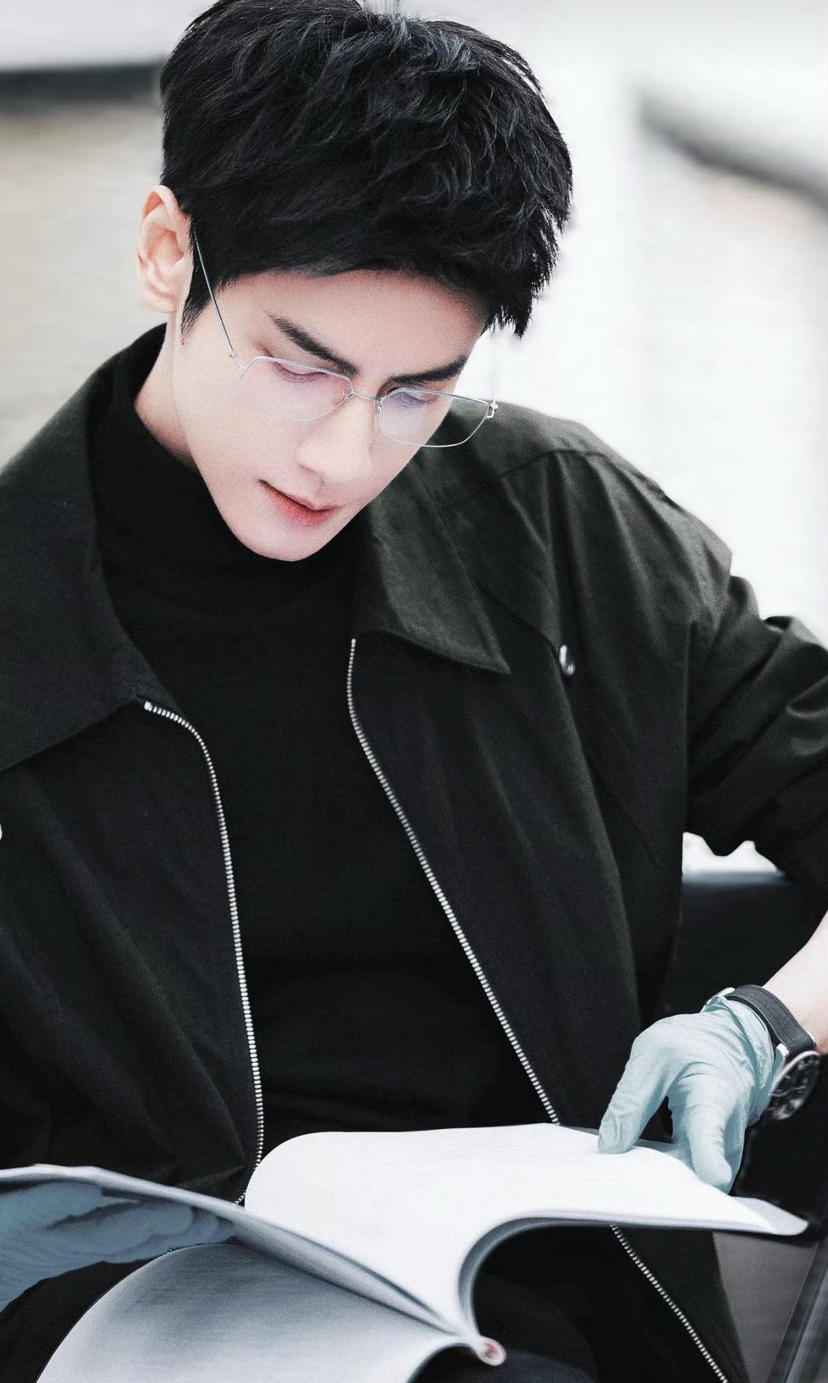 上辈子被蜘蛛抓这辈子抓蜘蛛 罗云熙双角色联动太绝！齐思哲破蛛网悬尸案，梦回澹台烬