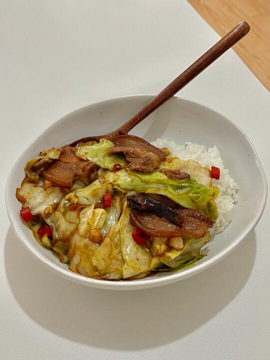 手撕包菜炒五花肉🥬谁懂这一盘的下饭程度！