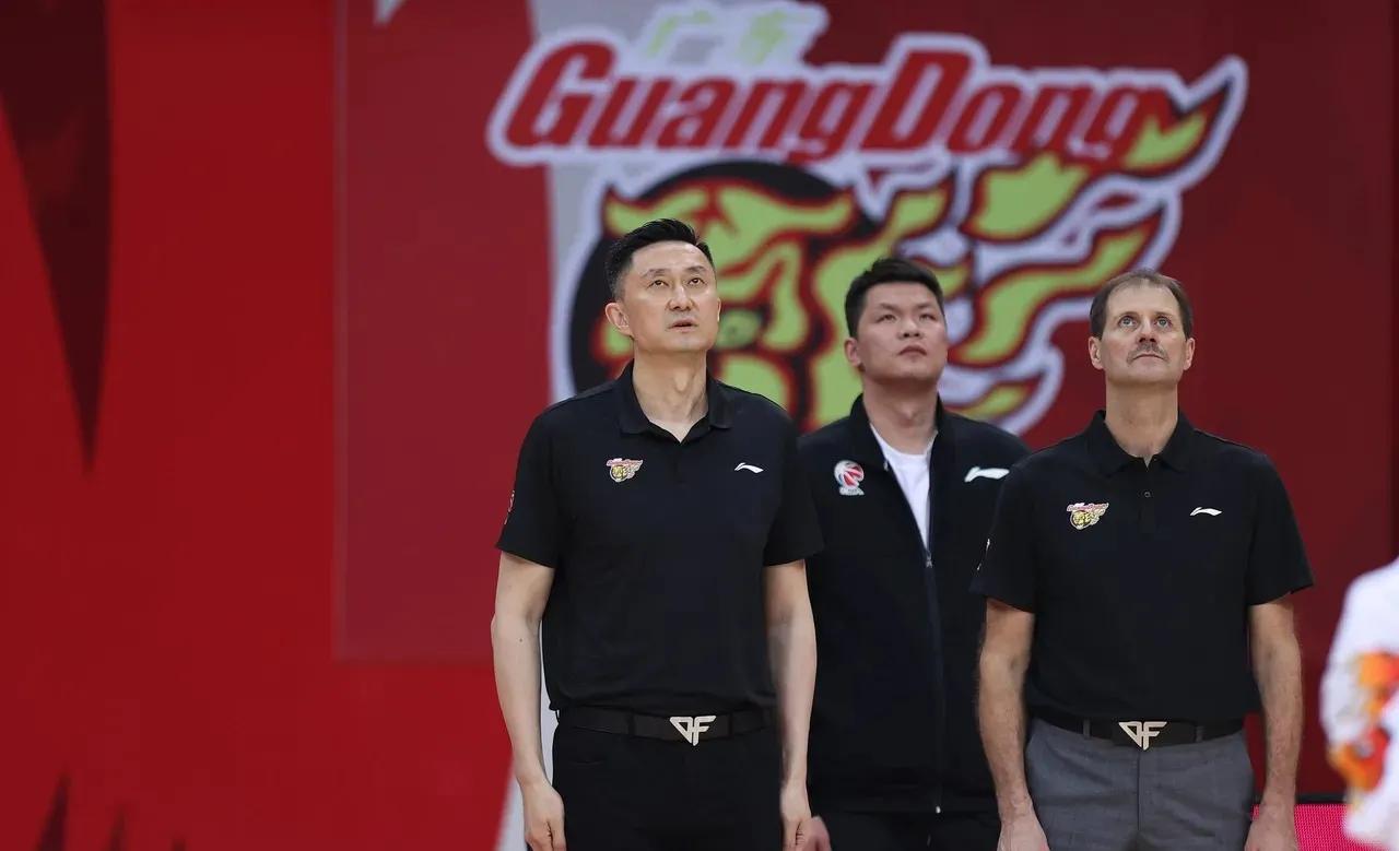 杜锋icon总结第一阶段比赛，广东队虽然第一阶段虽然输了三场，毫不客气的讲那也是