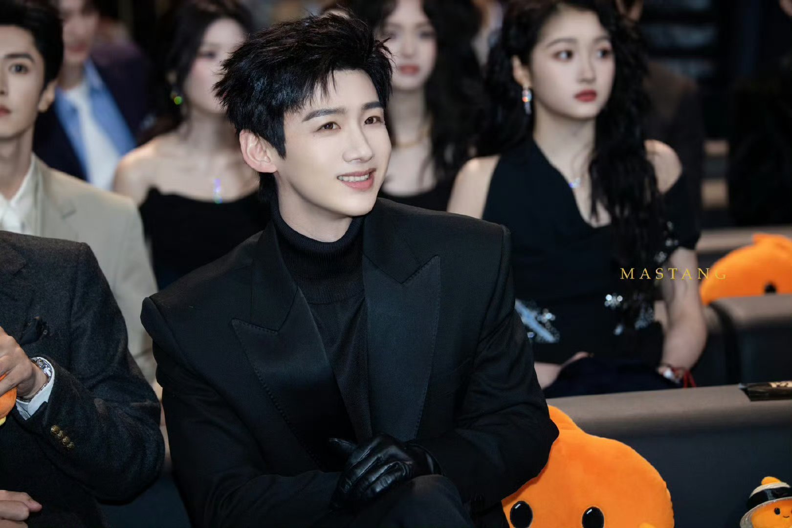 白敬亭微博之夜内场，帅成啥样了 