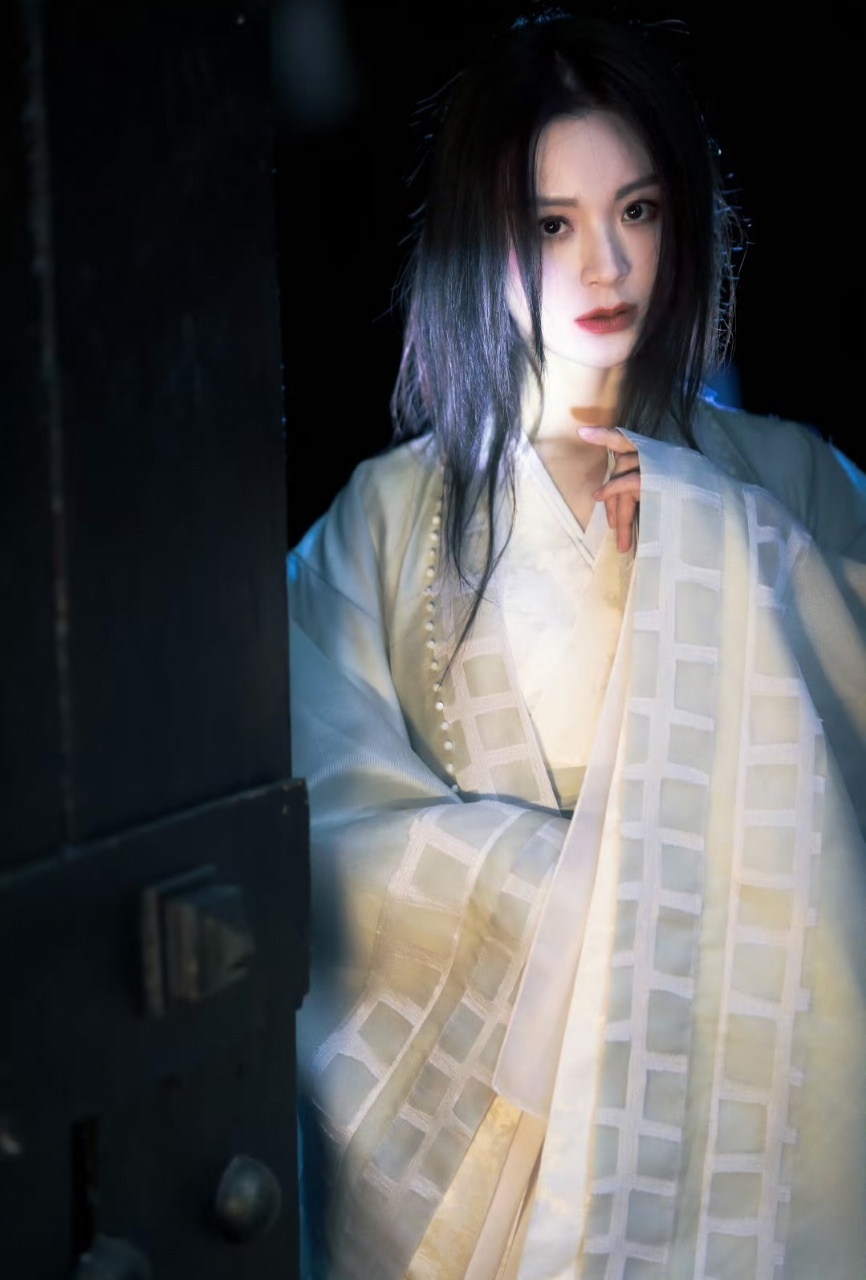 毛林林早期古偶黑莲花  毛林林堪称早期古偶恶女天花板，凭《兰陵王》郑儿一角封神，