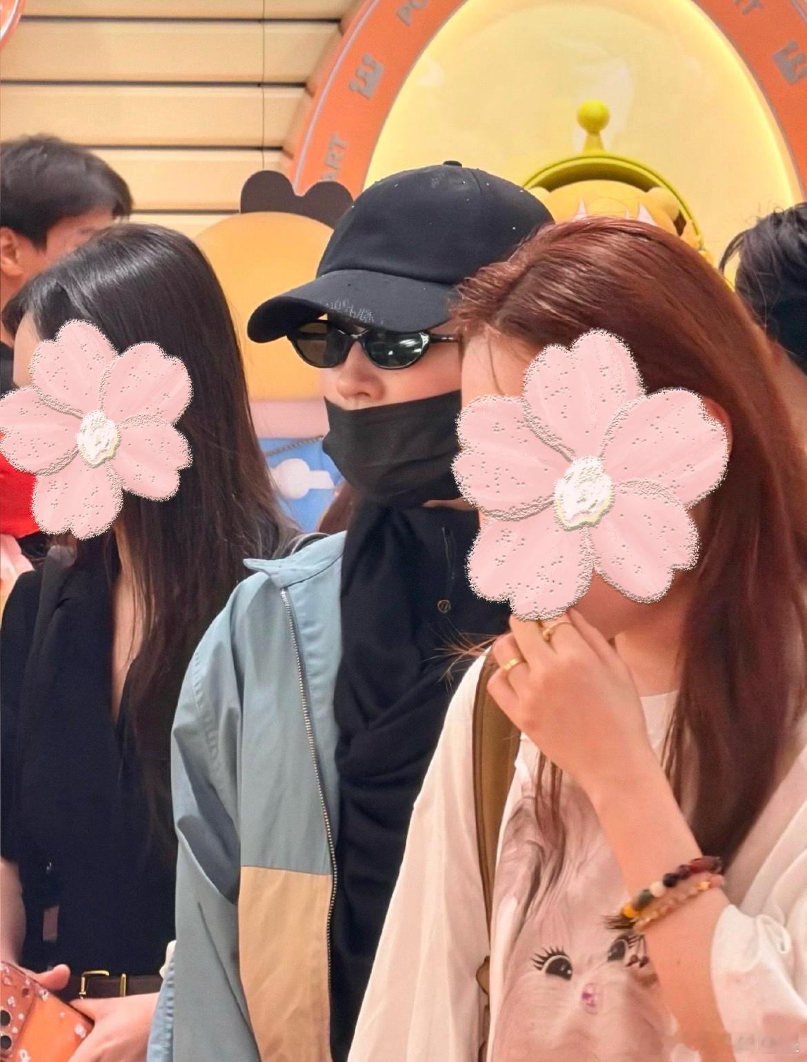 我现在急需一个闪现 我有事要去一趟泰国！我也要偶遇刘亦菲网友在泰国偶遇刘亦菲偶遇