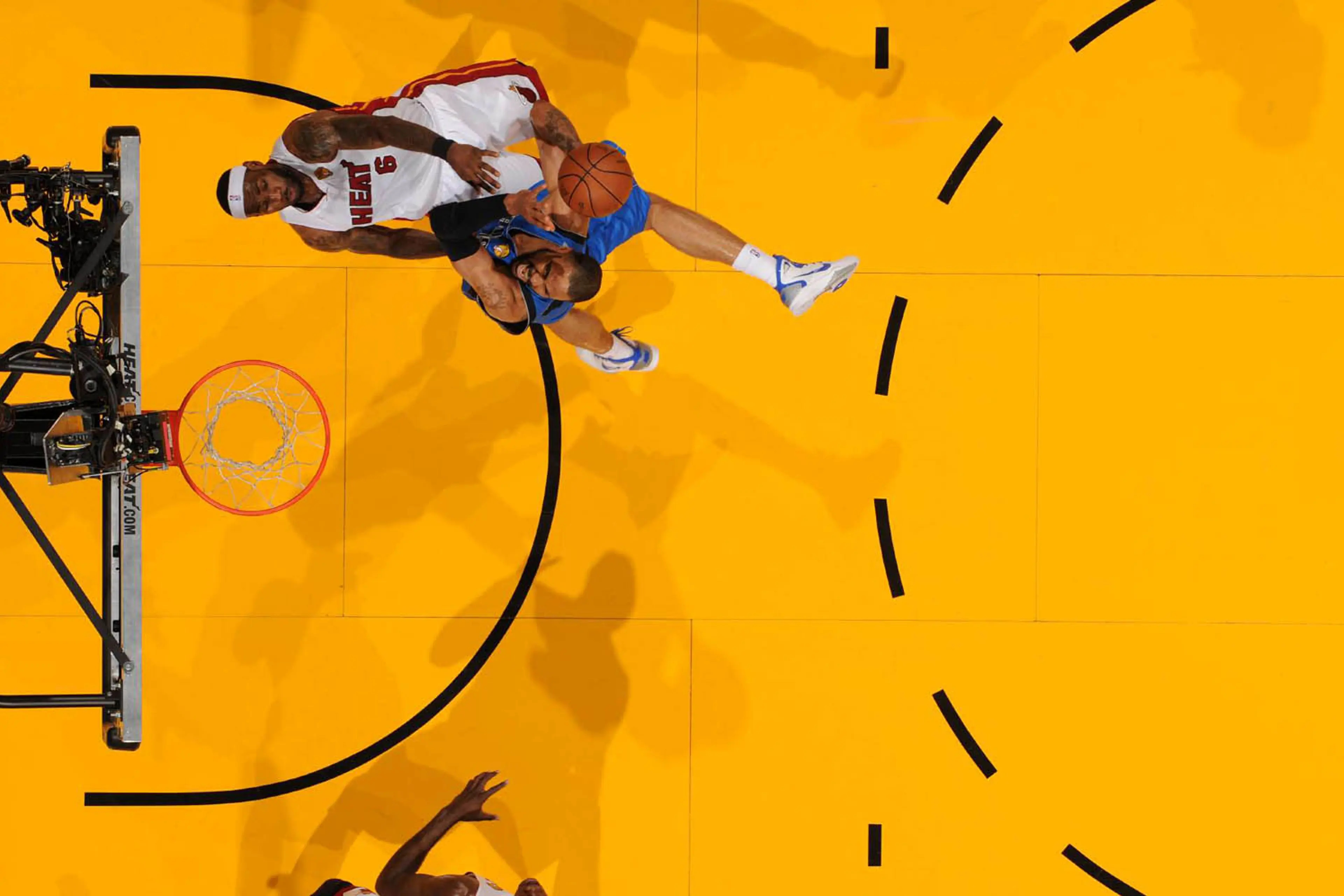 Tyson Chandler V LeBron James   右 