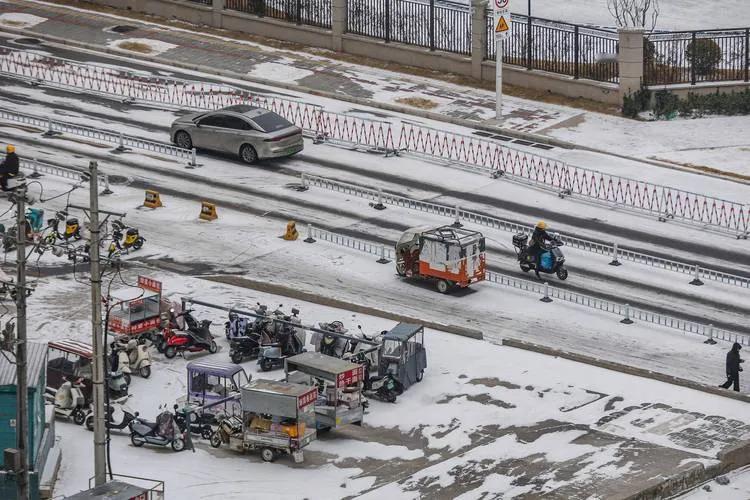 受雨雪冰冻天气影响，长三角部分旅客列车临时停运，具体时段是1月19日8点到1月2