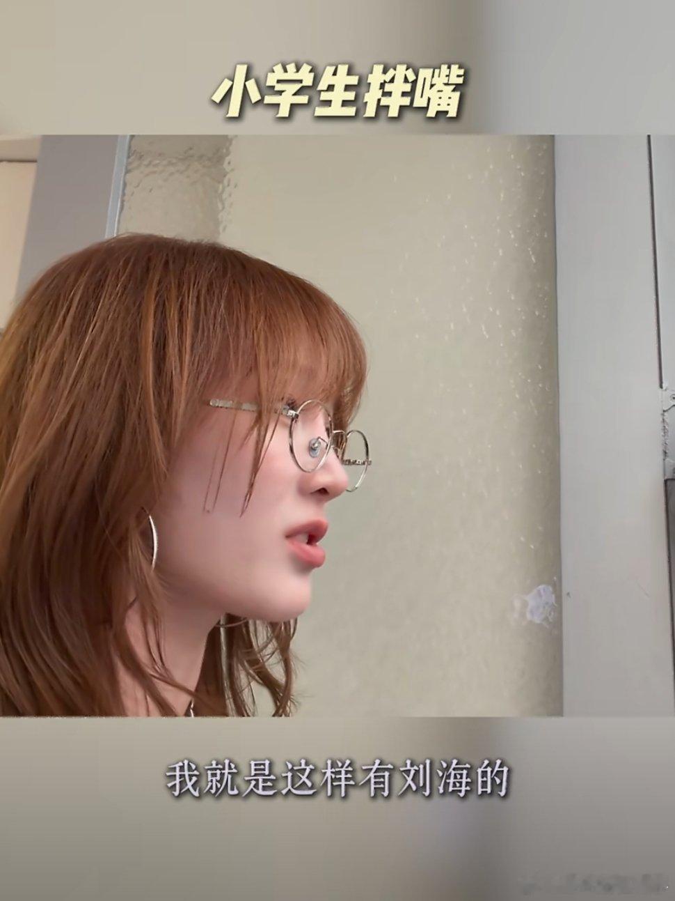 孟佳李斯丹妮小学生拌嘴孟佳李斯丹妮见面先贴贴抱抱，转头就开启小学生模式互怼拌嘴，
