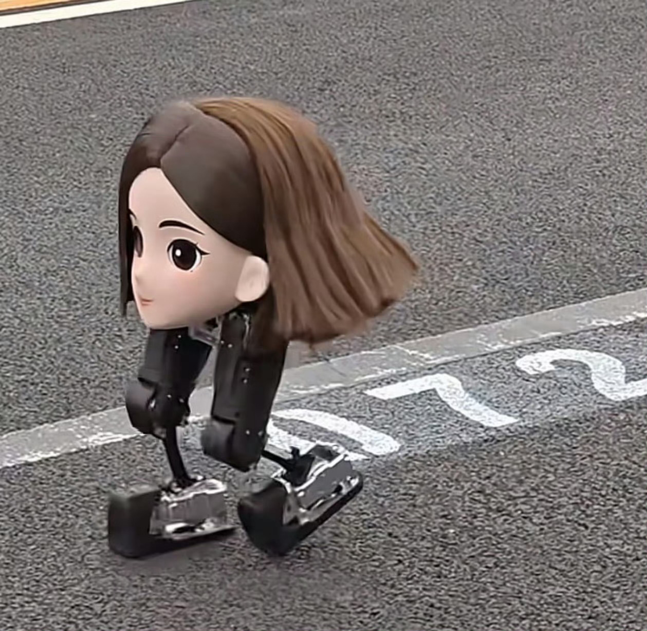 豆包变豆脚了2026年北京亦庄机器人半程马拉松赛事吸引了100多支队伍参赛，其中