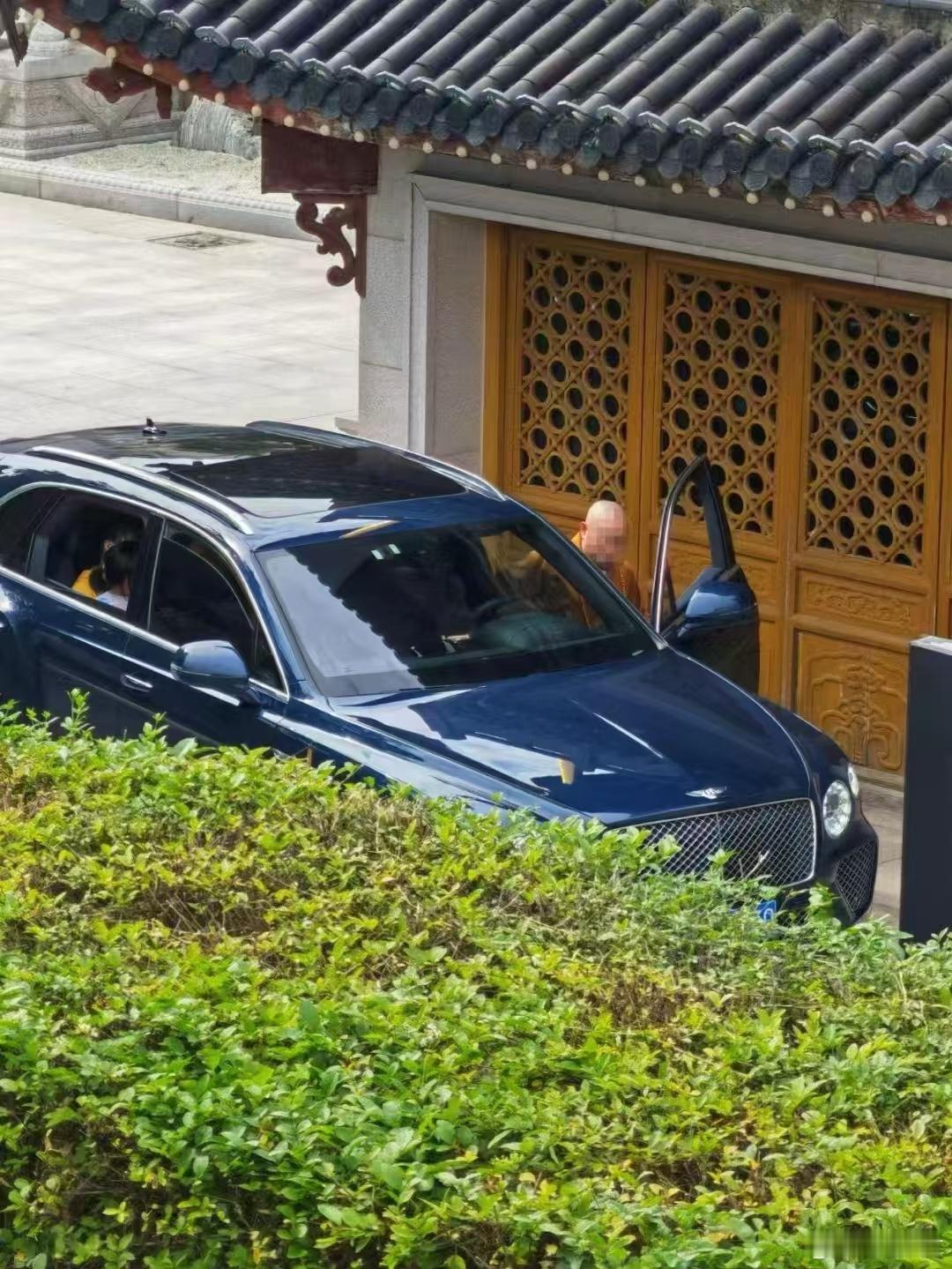 方丈也是懂得享受的，这大宾利少林寺住持释永信被查 ​​​
