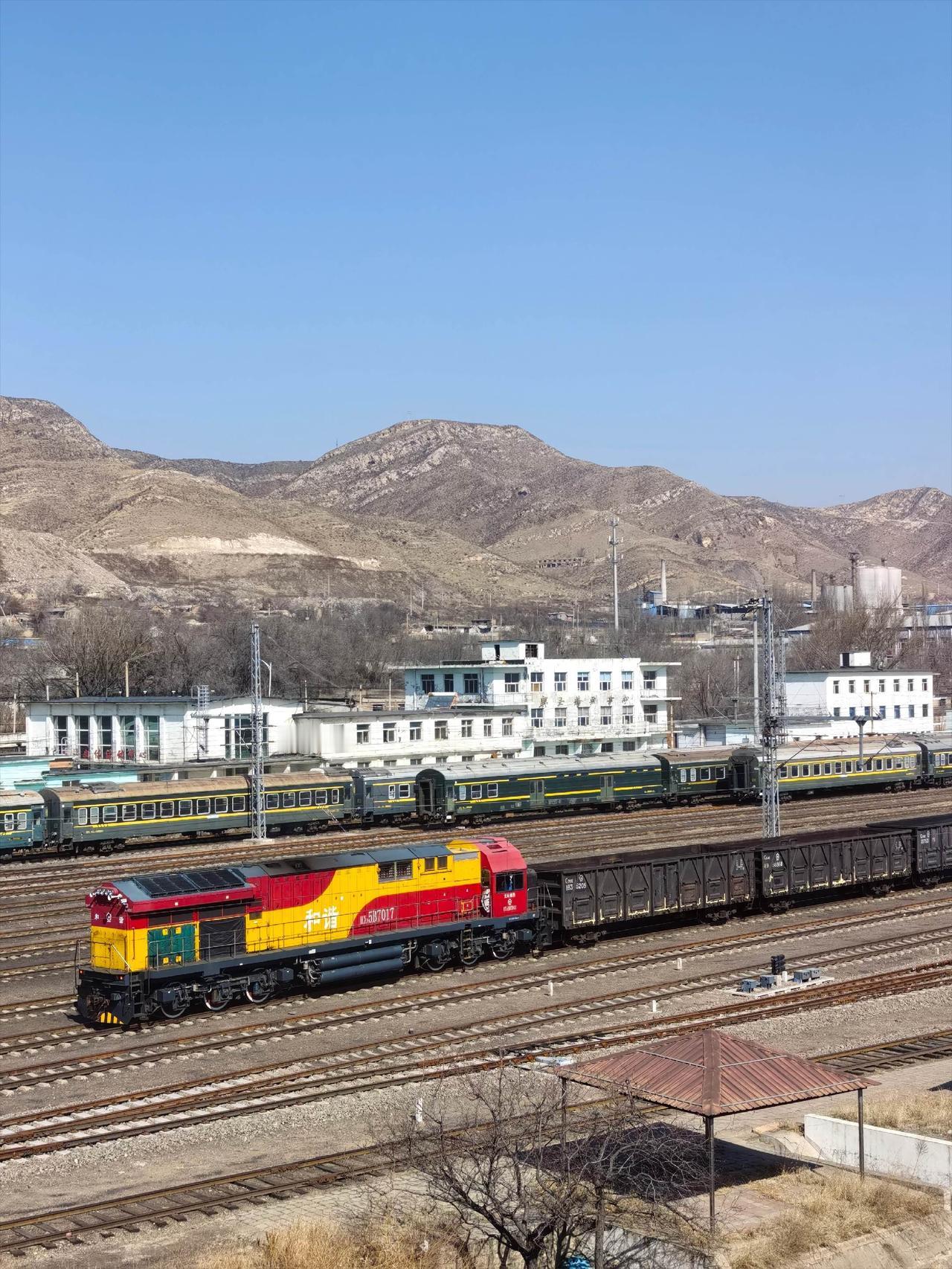 大同口泉站  火车 铁路 绿皮火车