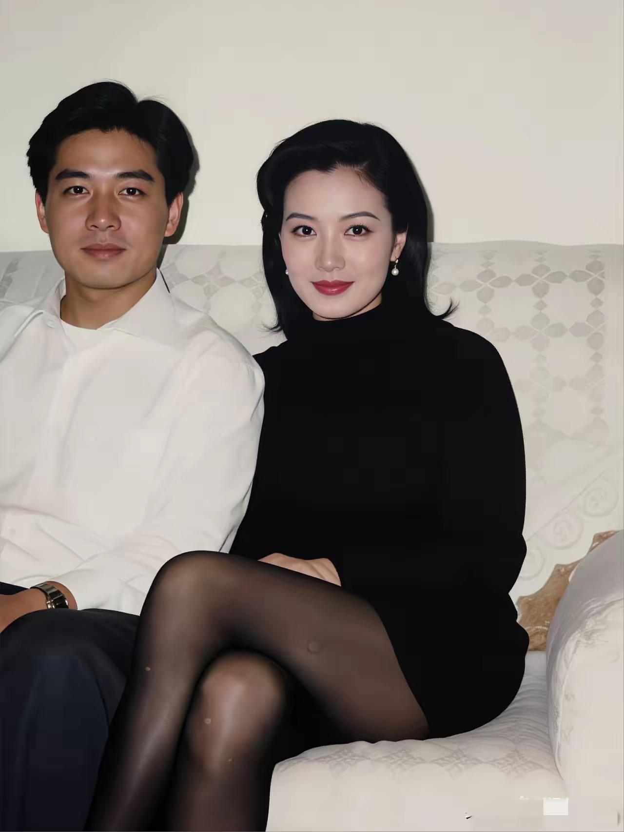 这张九O年代的照片，里面的这对夫妇放到现在都还称得上是一对俊男美女。[给力][赞