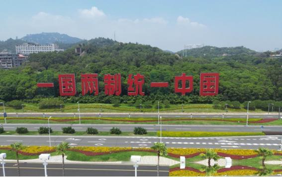 很多人以为统一台湾会是一个惊天动地的早晨，导弹齐飞、万船齐发。但我要告诉你一个反