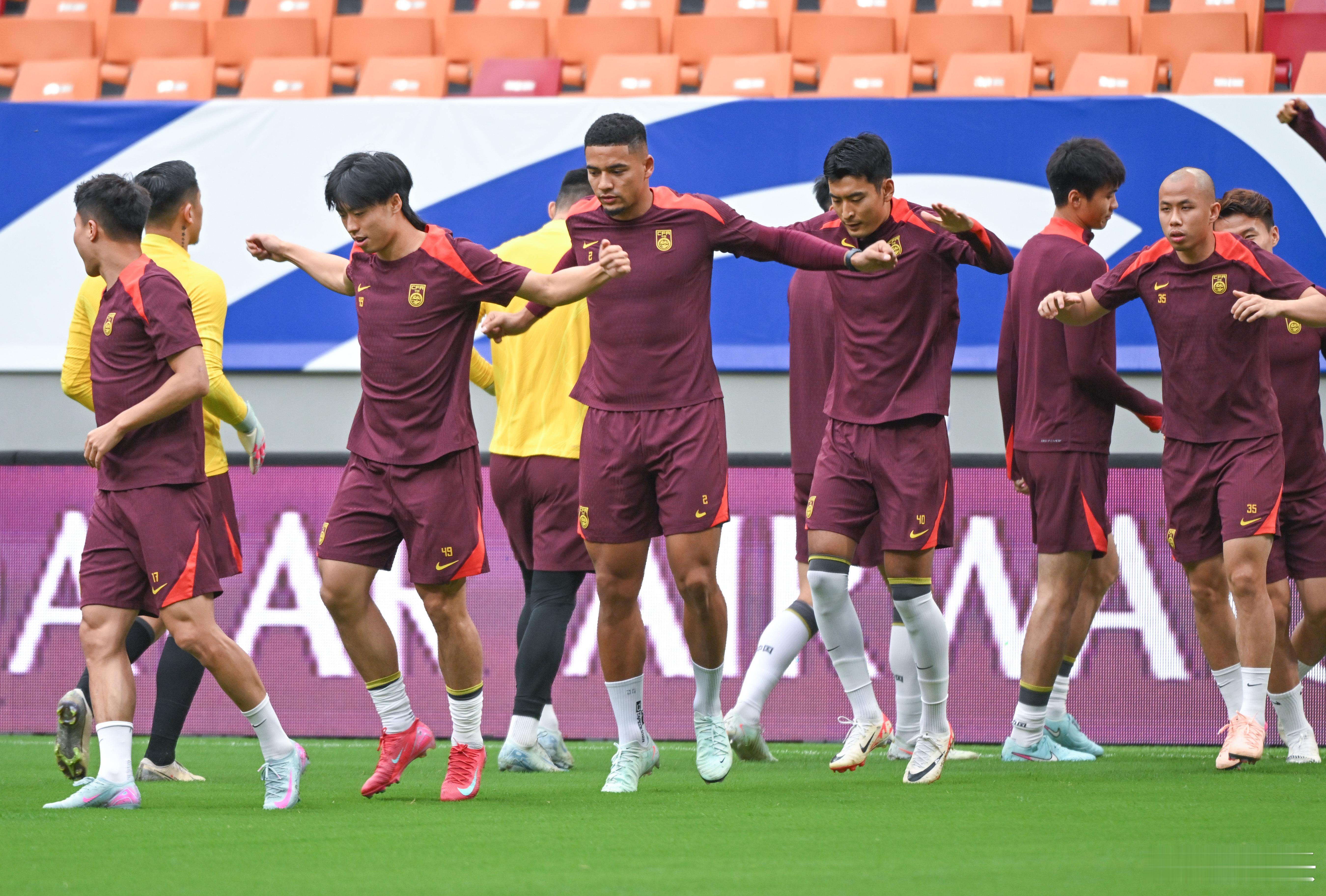 国足 亚洲杯 中国足球 国足重组需更务实 明年先稳住FIFA排名 岁末年尾，结束