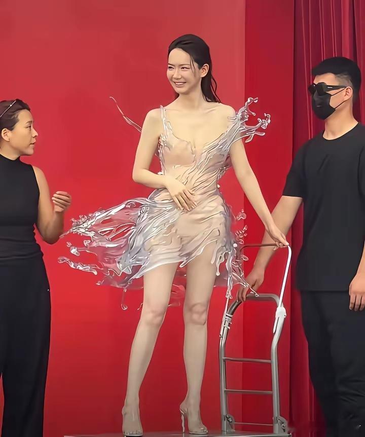 时尚的终点是露骨 ​​​