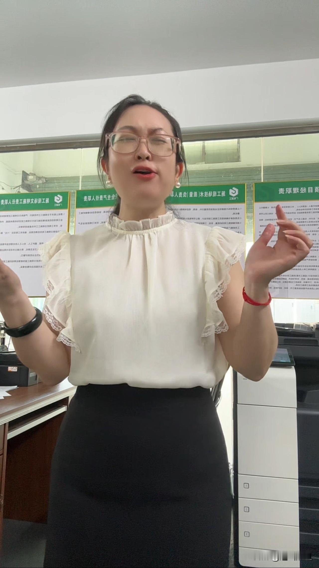 干工程资料耗了一整天脑子，图纸改来改去搞得心里乱糟糟🍌
什么都不想多想，安安静