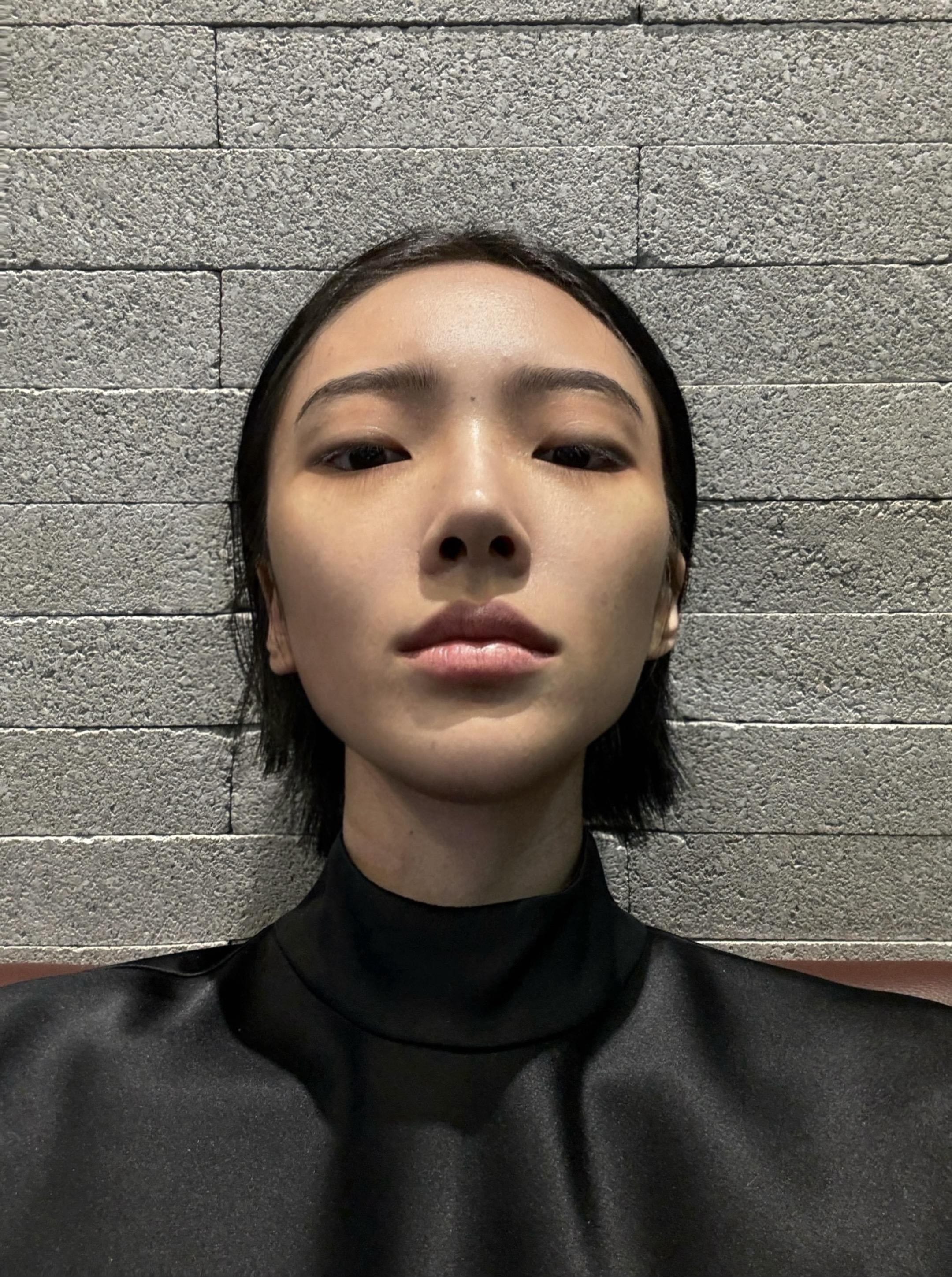 第一次原谅她时，她笑了你也笑了，像两把刀互相试了试锋利度。