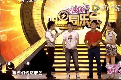 那时候樊振东都还没长开呢，肉乎乎的八一小团子，王皓看小胖那个慈爱的样子像个父亲。