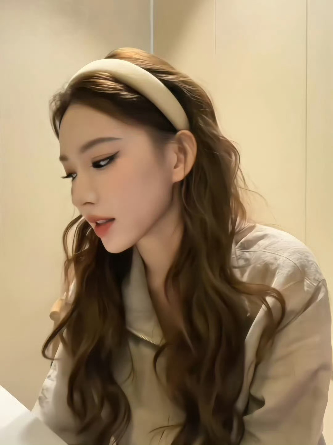 不得不佩服她的颜值 太美了 。