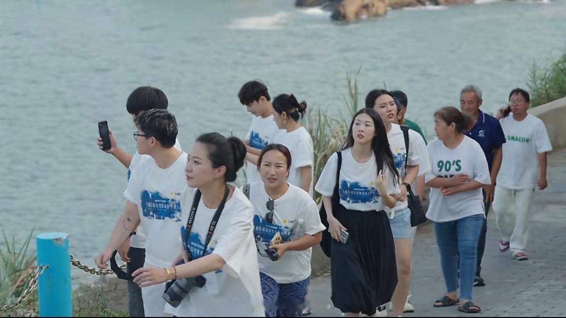 媒体评飞猪公开课是旅行版TED这趟“旅行版公开课”太妙了！把历史沉浮、地理脉络和