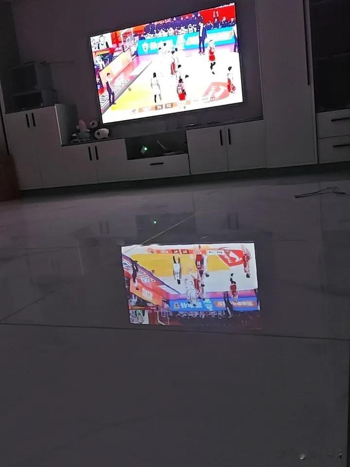 又是惜败！
90：86辽宁输给了山西。
付豪虽然会扣球儿了，可整个辽宁队却不会打