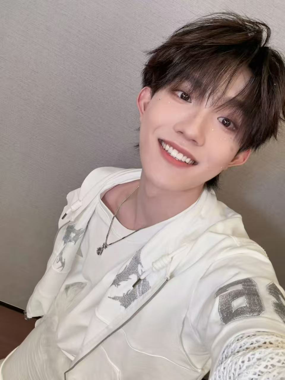 苏新皓分享上千张网盘内容苏新皓老地方苏新皓分享了上千张网盘内容苏新皓