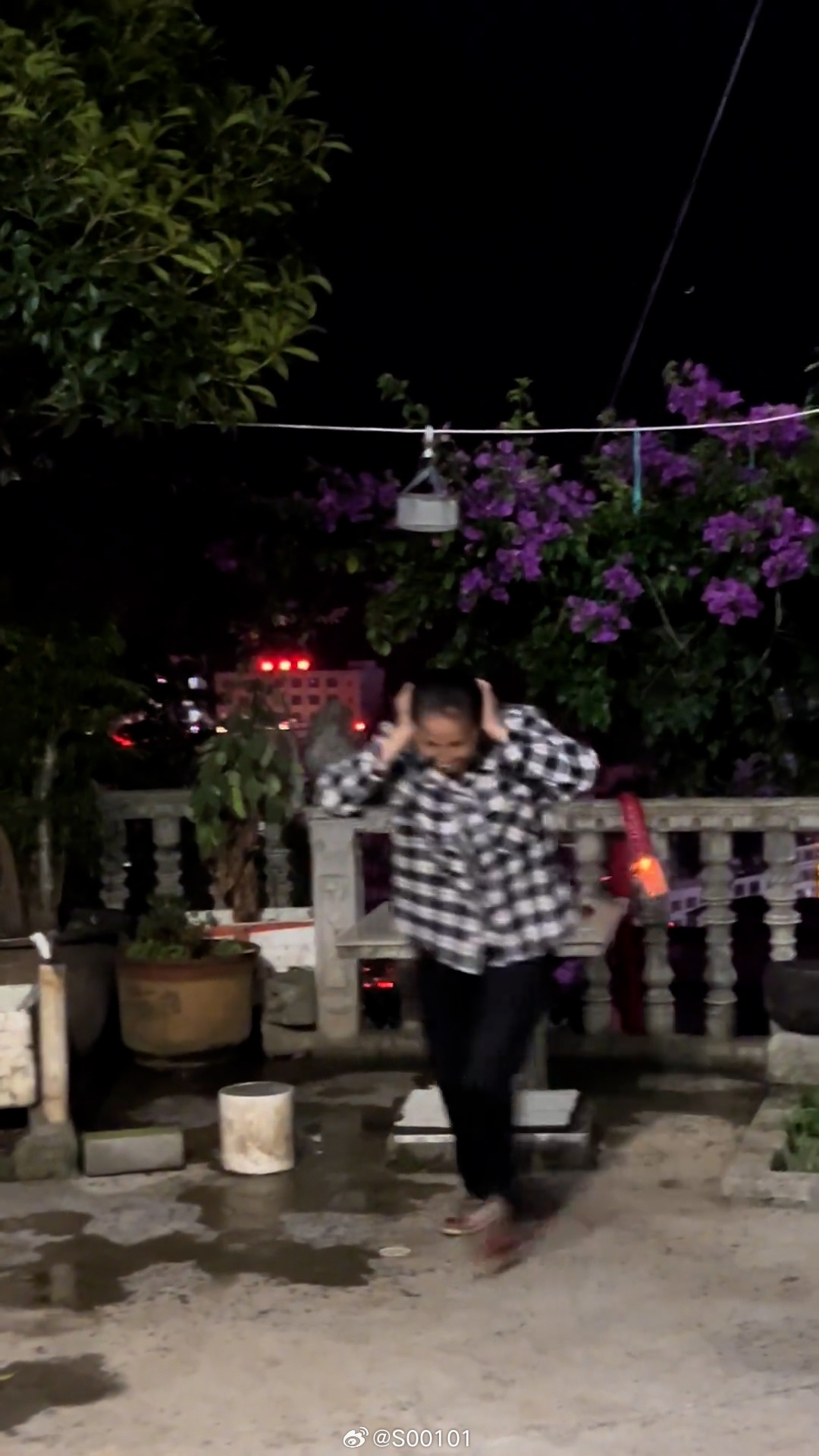 妈妈知道女儿离婚点鞭炮欢迎回家结婚是为了幸福，离婚也是，这句话说得太对了。之所以