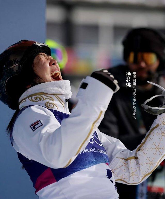 徐梦桃笑称这是第一枚奥运铜牌一句笑谈，解锁大满贯！米兰冬奥，徐梦桃助中国队摘得混