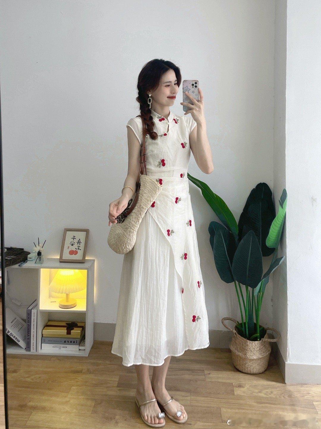 6🈷️26日晚上20：00开拍上新限时85折哦🎀今日份的心动来自这件樱桃旗袍