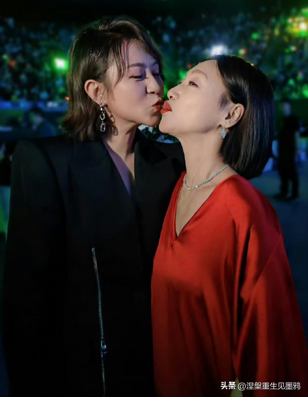 从亲亲合照到评论区蹲守，惠英红马丽这对跨龄闺蜜的生日仪式感太好磕

惠英红特意掐