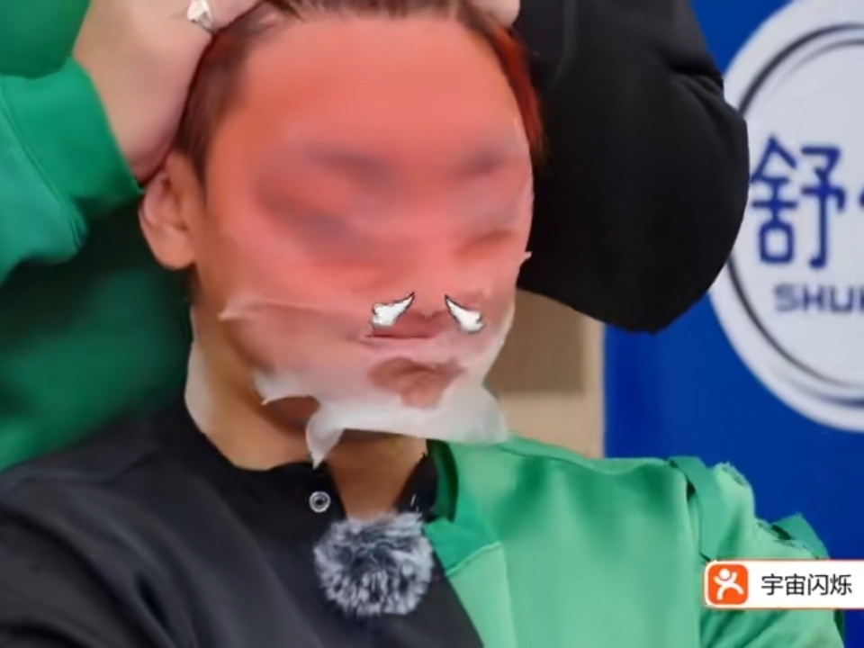 娱乐黄子韬面膜大王黄子韬敷的面膜很紧致这面膜想和黄子韬疯狂贴贴 