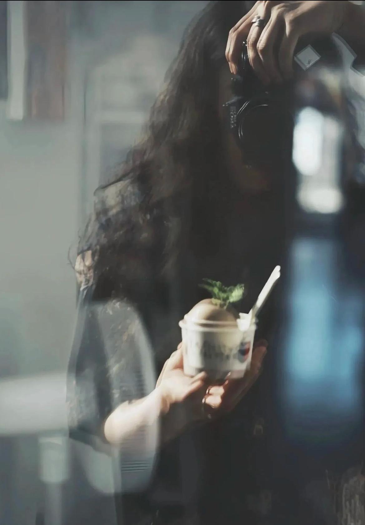 你觉得女人最重要的是美貌还是人品美貌是转瞬即逝的外在皮囊，人品才是历经岁月沉淀的