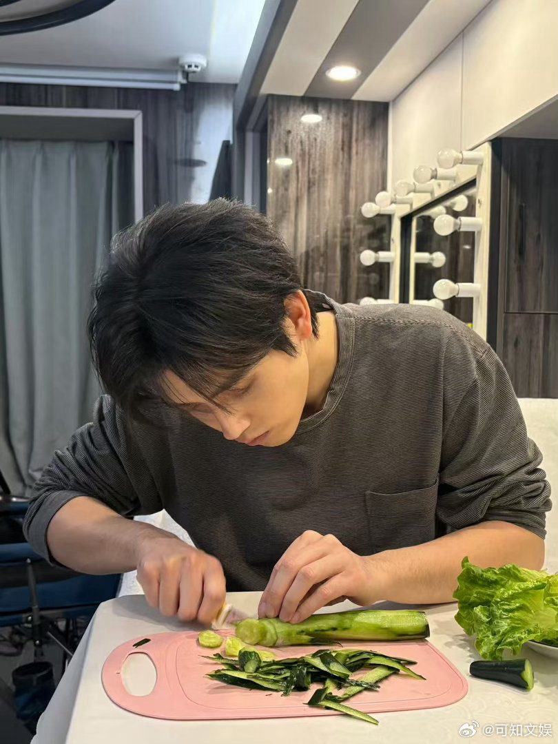 陈飞宇生日月正式开启陈飞宇四月的第一天陈飞宇四月的第一天，生日月正式开启， 