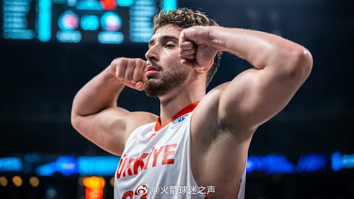 奥康纳：“申京的表现非常出色，他几乎在打NBA级别的比赛，在这些必须赢下的比赛中