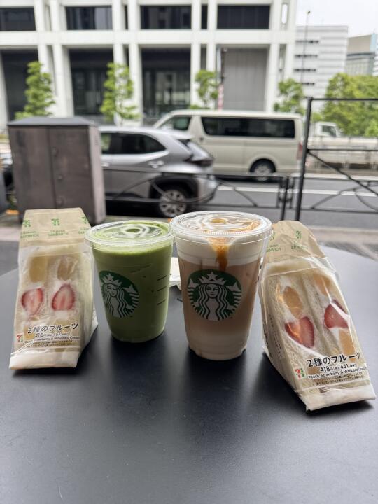 东京星巴克限定☕乳糖不耐记得换燕麦奶