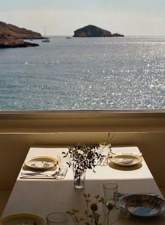 人间不会有单纯的快乐，快乐总夹杂着烦恼和忧虑，人间也没有永远。 ——杨绛 ​​​