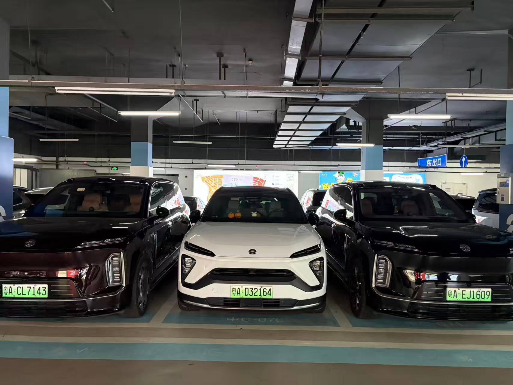 这是哪两位ES9车主的车，你们这样显得老6很渺小啊。新能源汽车