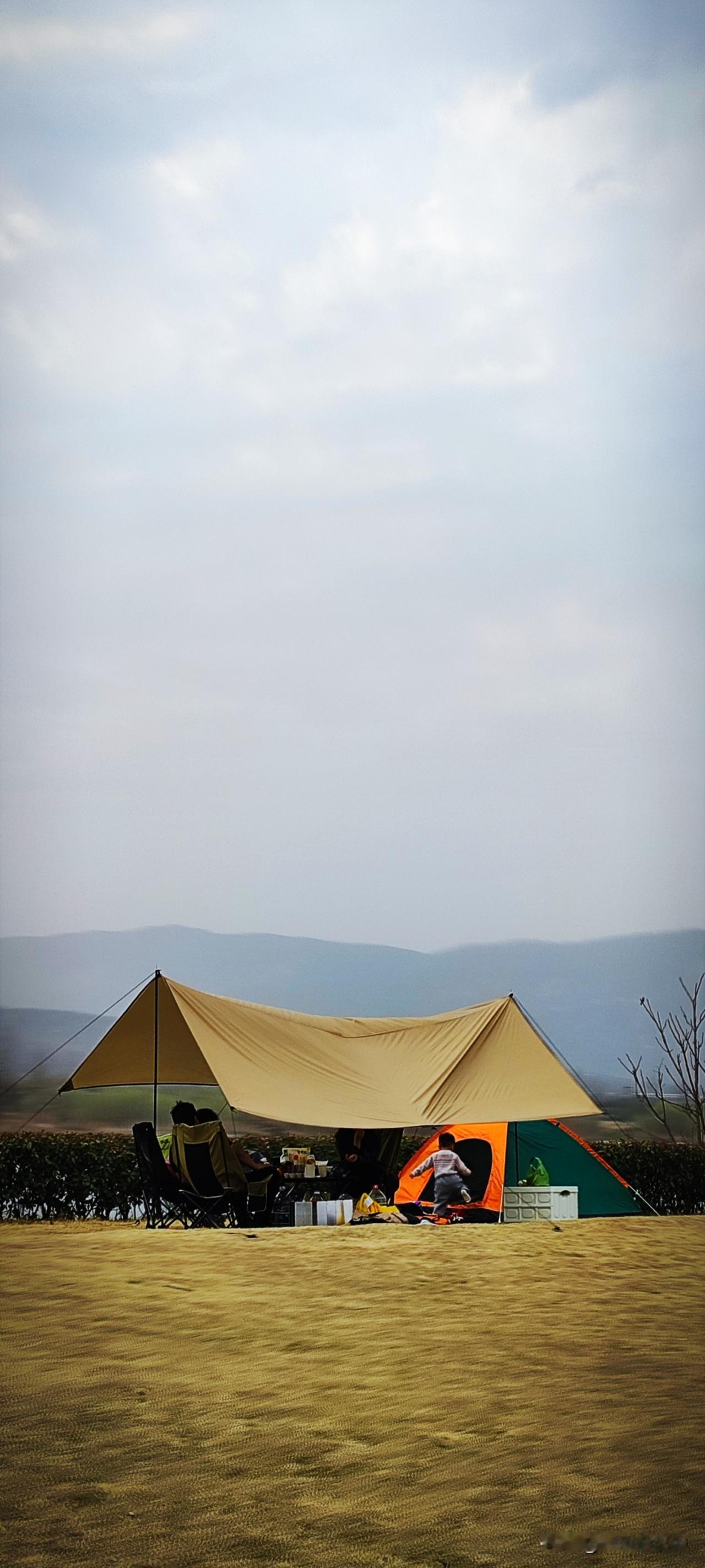今年冬天的不同天气好不好，孩子们一定要很好。不用早起上学，能收红包拆礼物，能从白