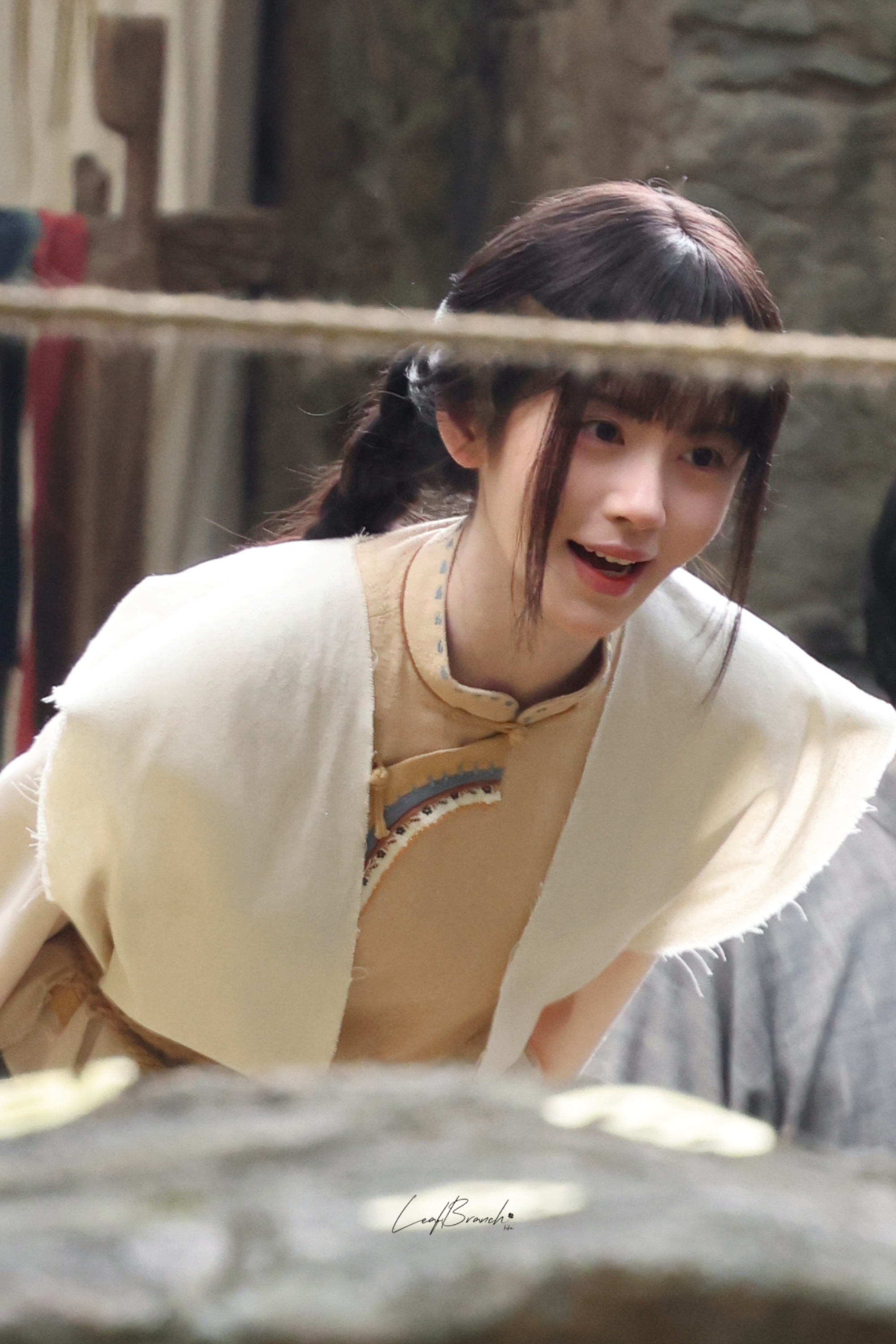 鞠婧祎万花世界孝服路透谁能想到这么萌妹子屠了全村
