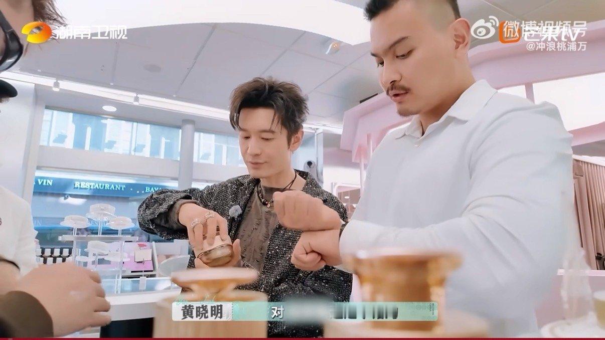 中餐厅店长黄晓明巴黎卖美妆黄晓明不是再中餐厅当店长吗怎么突然闪现道巴黎合伙人卖美
