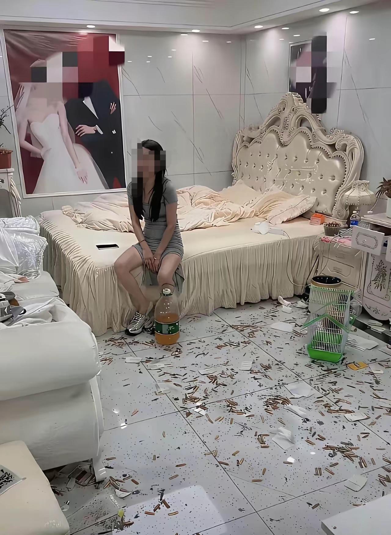 满地的烟头垃圾都不扫，我都可以理解，这对夫妻肯定都是臭味相投，都是不拘小节的人，