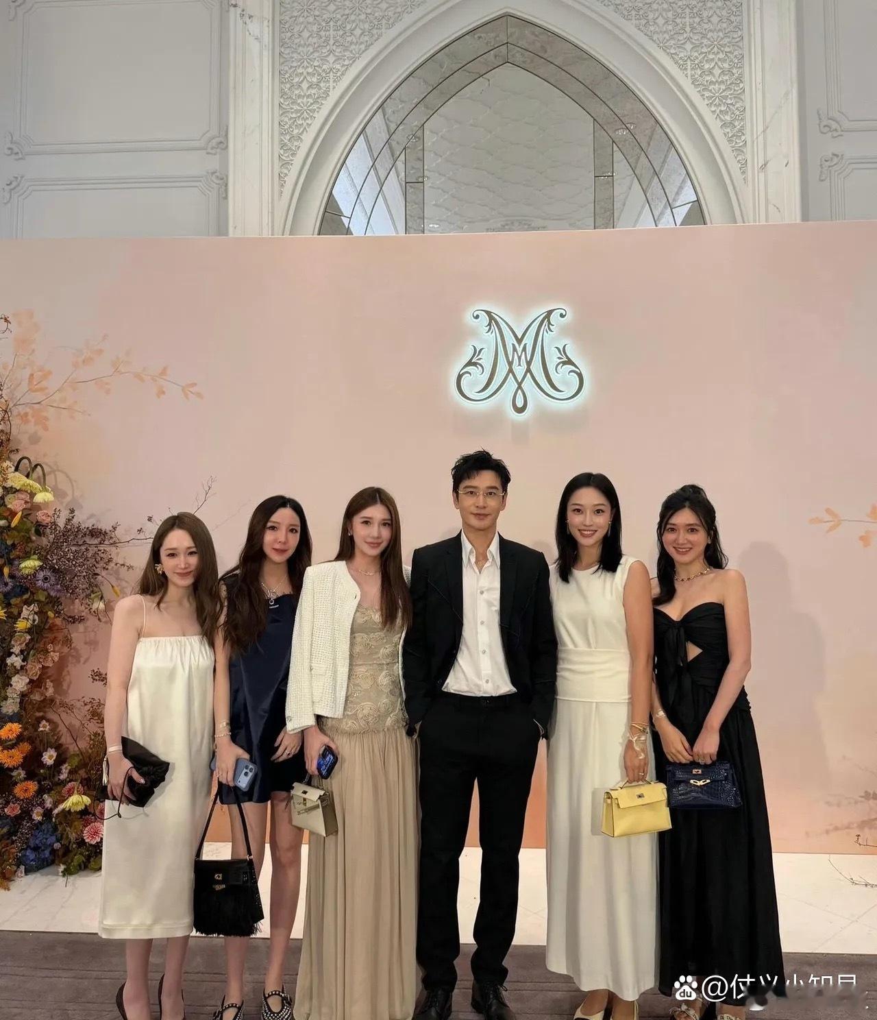 黄晓明、陈乔恩也去了何猷君奚梦瑶的婚礼答谢宴 ​​​