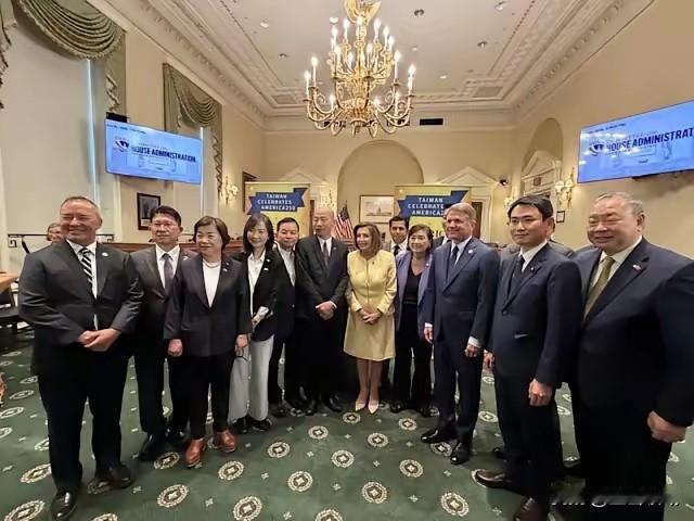 韩国瑜甘当外人棋子必成弃子！

这段时间他接连出现在好几个涉外相关的活动上，聊到