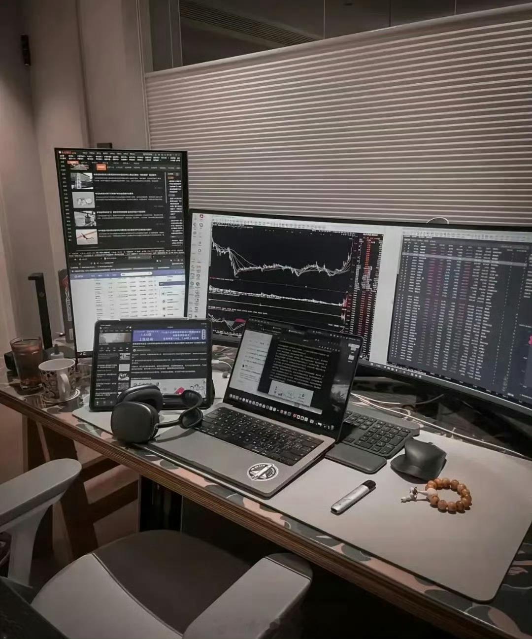 最近A股震荡调整，亏钱效应明显，北向资金净卖压、板块轮动加快，短期仍以震荡为主 