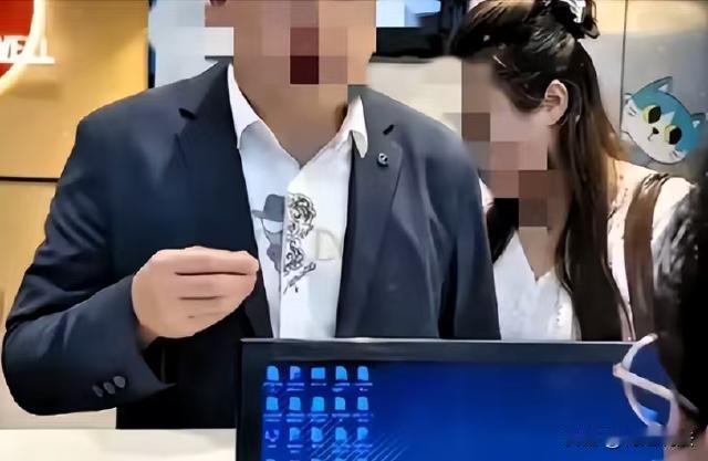 山东济南，有一对男女约了去酒店开房，根据规定，酒店要求顾客实名制，但是这俩人拒绝
