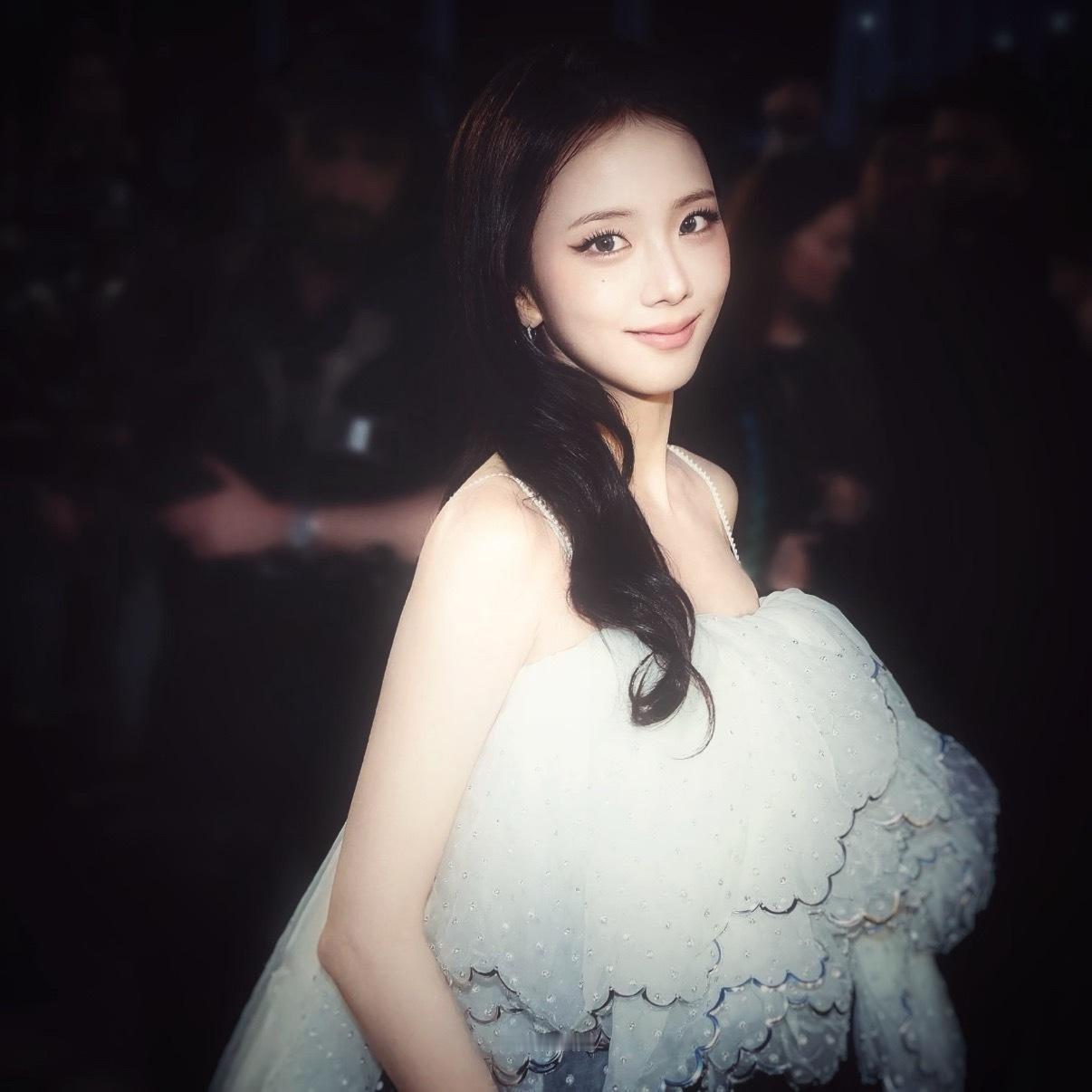 𝐒𝐡𝐚𝐫𝐞｜金智秀头像 🖤金智秀｜jisoo｜女头｜kpop｜女爱豆