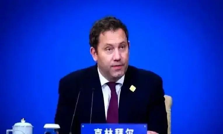 坐不住了！德国表态！
 
事儿是这样：德国财长带着一摞“该怎么做公平贸易、顺便教