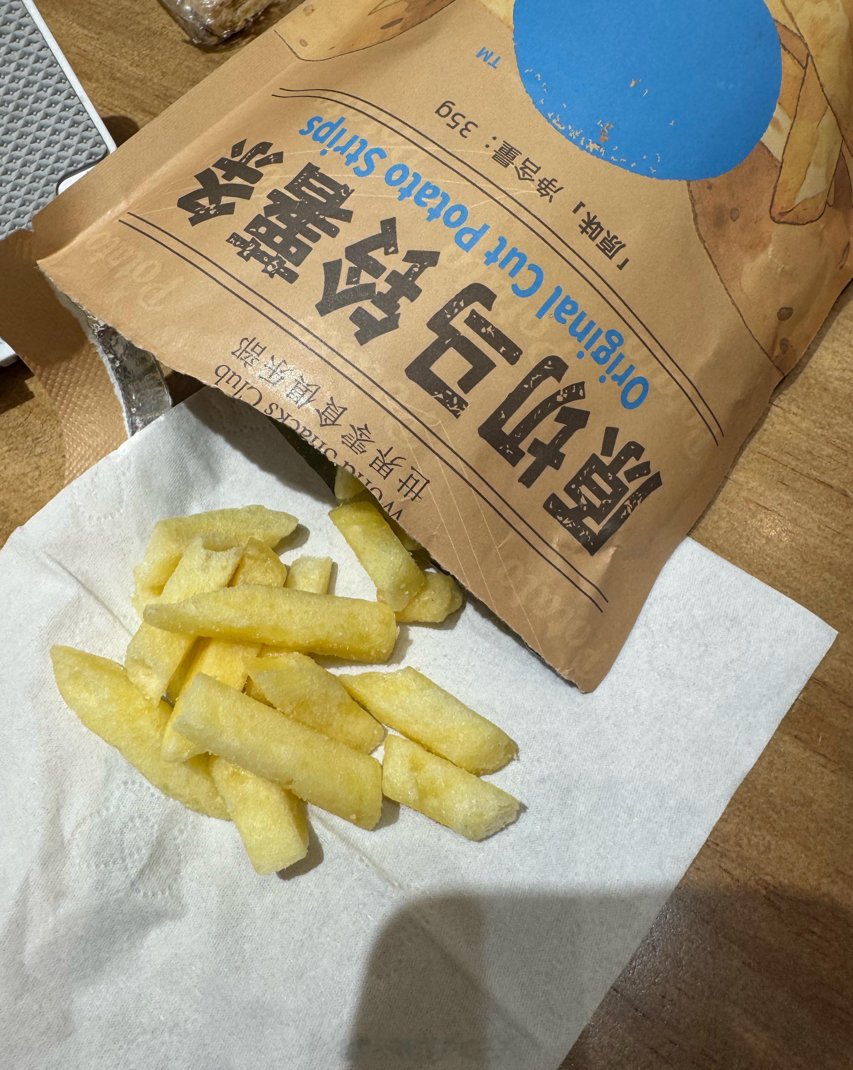 一上班，先试吃薯条，咦？啥牌子啊？怪好吃嘞😋我也想减肥啊，这不都是为了工作么